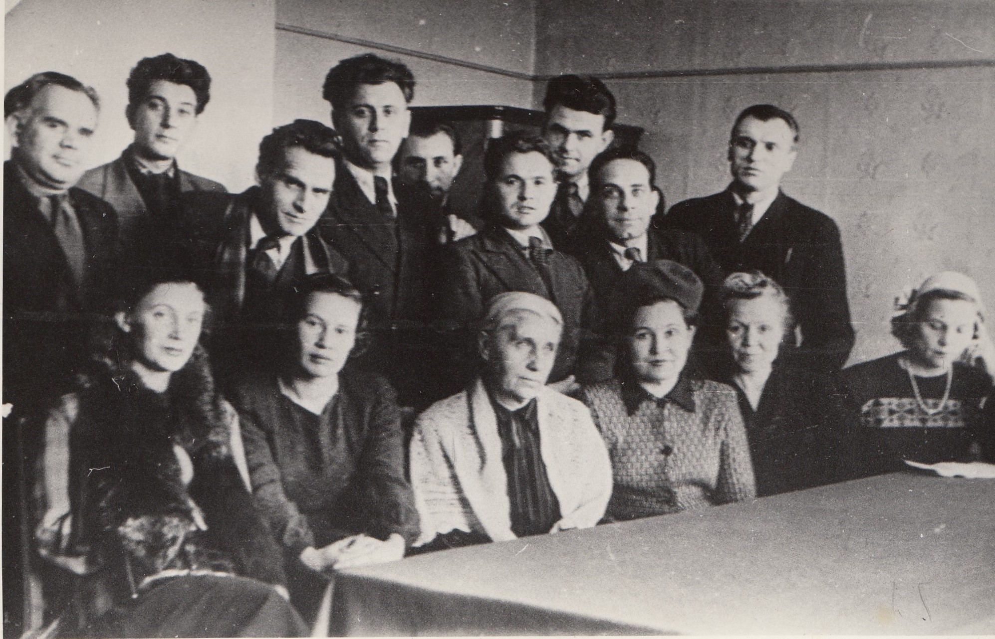 Постановочная группа спектакля «В Лебяжьем»: А. Бунин, И. Марин, В. Галицкий, Д. Девятов, В. Калиниченко, А. Карантаев, Л. Пухляков, Т. Федотова, И Сахарова, М. Васильева, К. Бунина, М. Коварская, М. Коваленко.