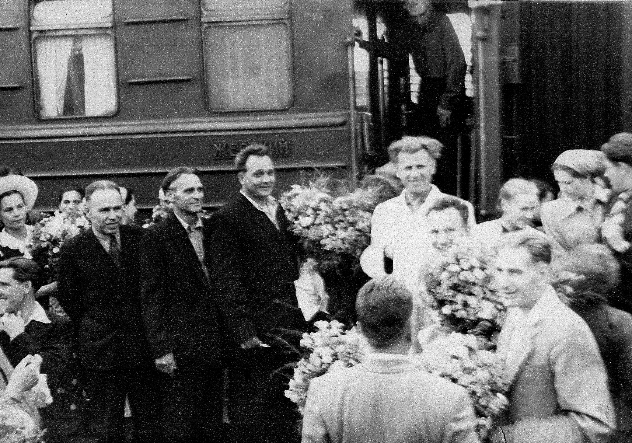В Москву! М. Коваленко, И. Марин, В. Галицкий, М. Коварская, Д. Патрин.